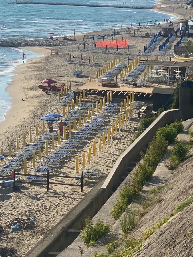 La Casetta Delle Sirene Anzio Bagian luar foto